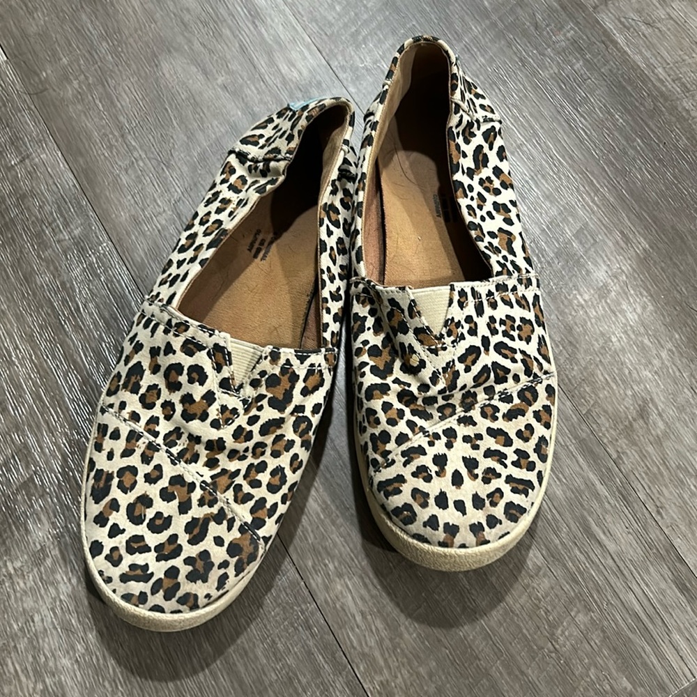Toms Cheetah Slip on’s